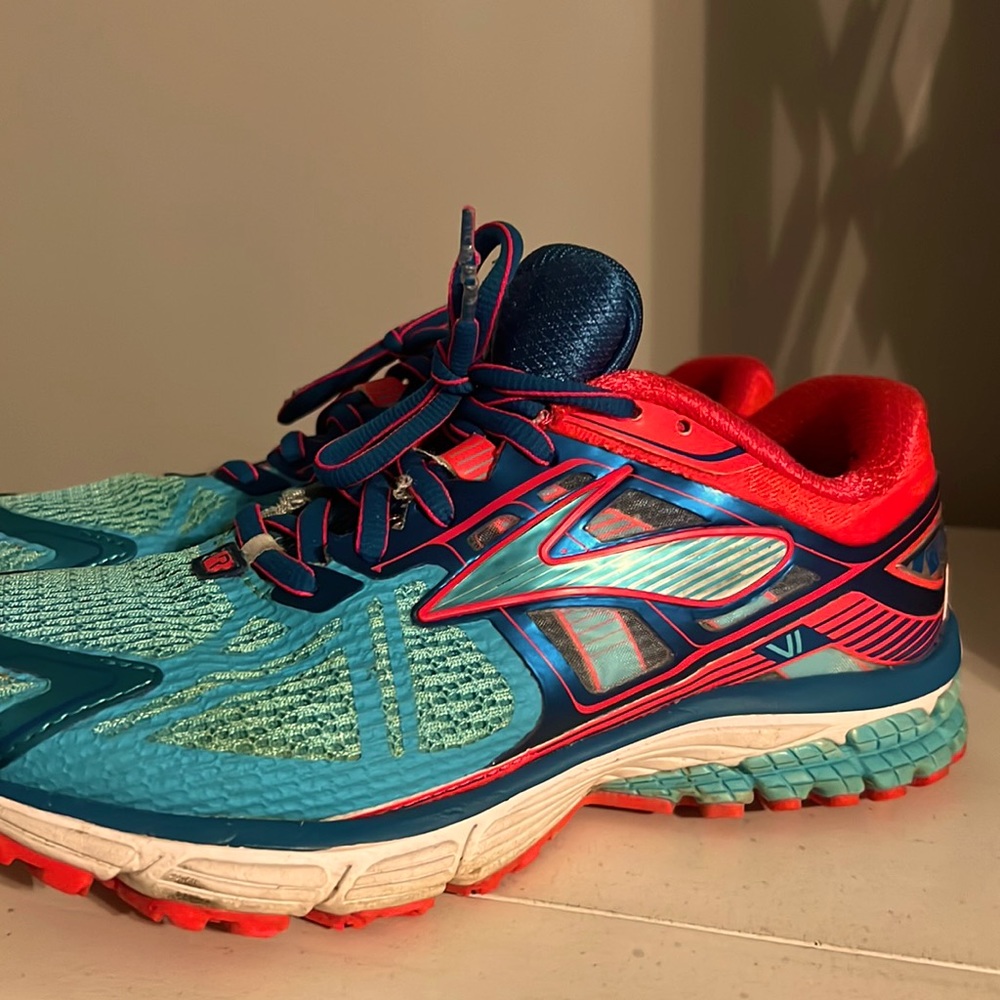 Womens Brooks shoes Launch 3  7.5